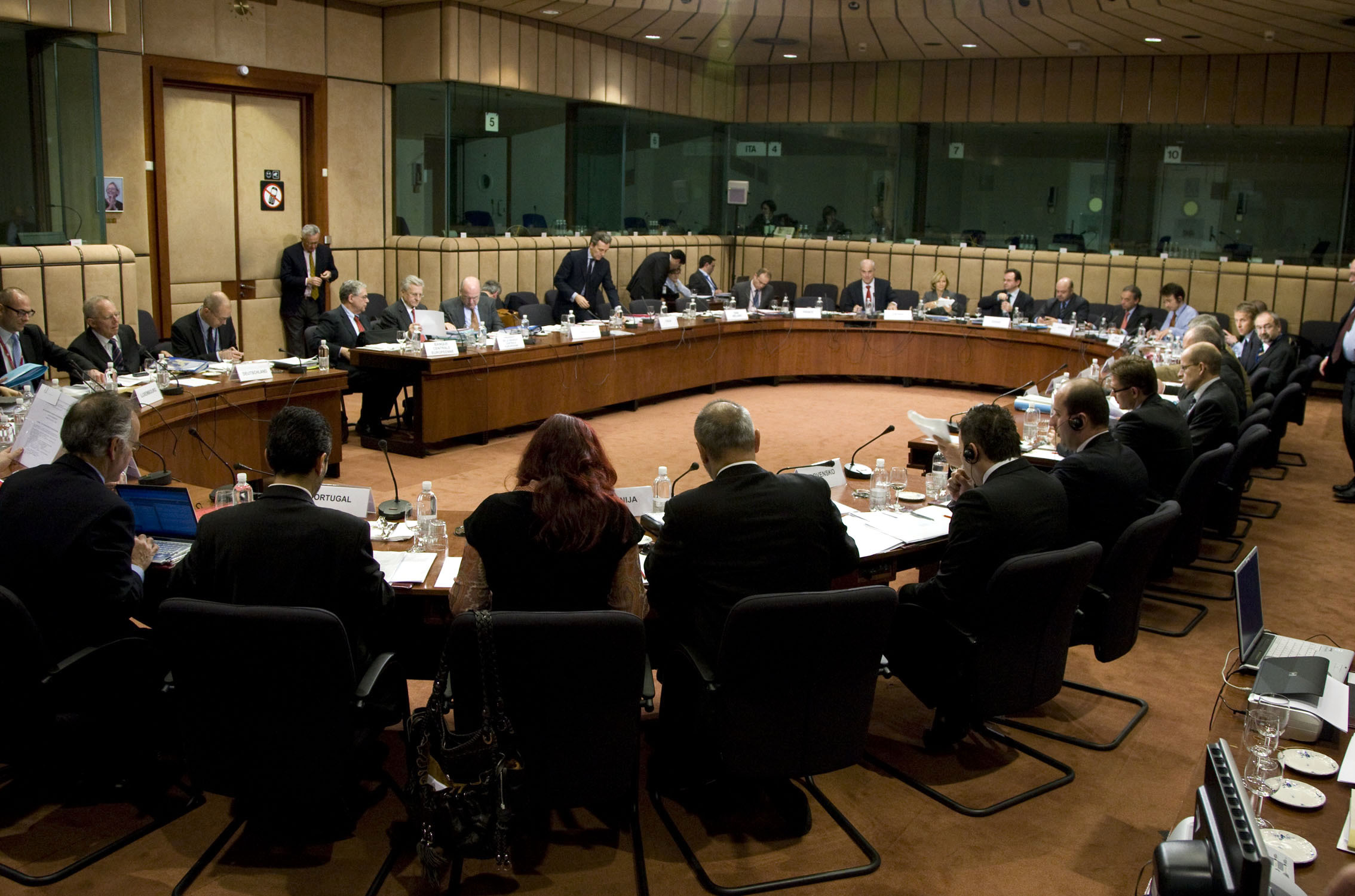 Ο βελγικός Τύπος για τις αποφάσεις του Eurogroup για την Ελλάδα