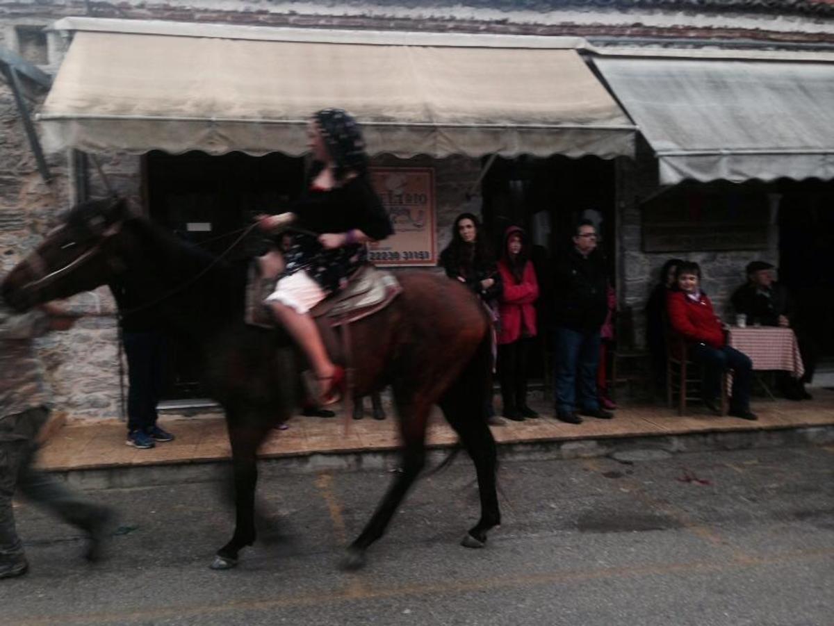 Εύβοια: Το καρναβάλι είχε τρακτέρ και άλογα! (ΦΩΤΟ)
