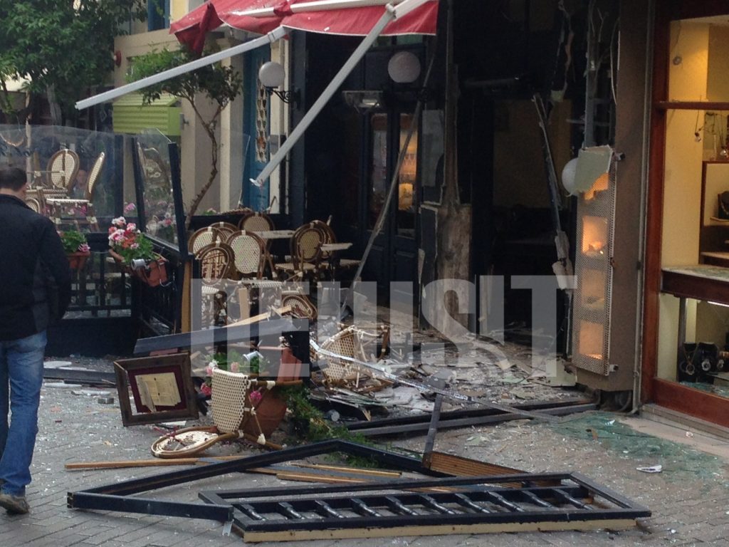 Παραλίγο να τιναχθεί στον αέρα μια ολόκληρη γειτονιά από την έκρηξη σε καφετέρια του Πειραιά – ΣΥΓΚΛΟΝΙΣΤΙΚΕΣ ΦΩΤΟ
