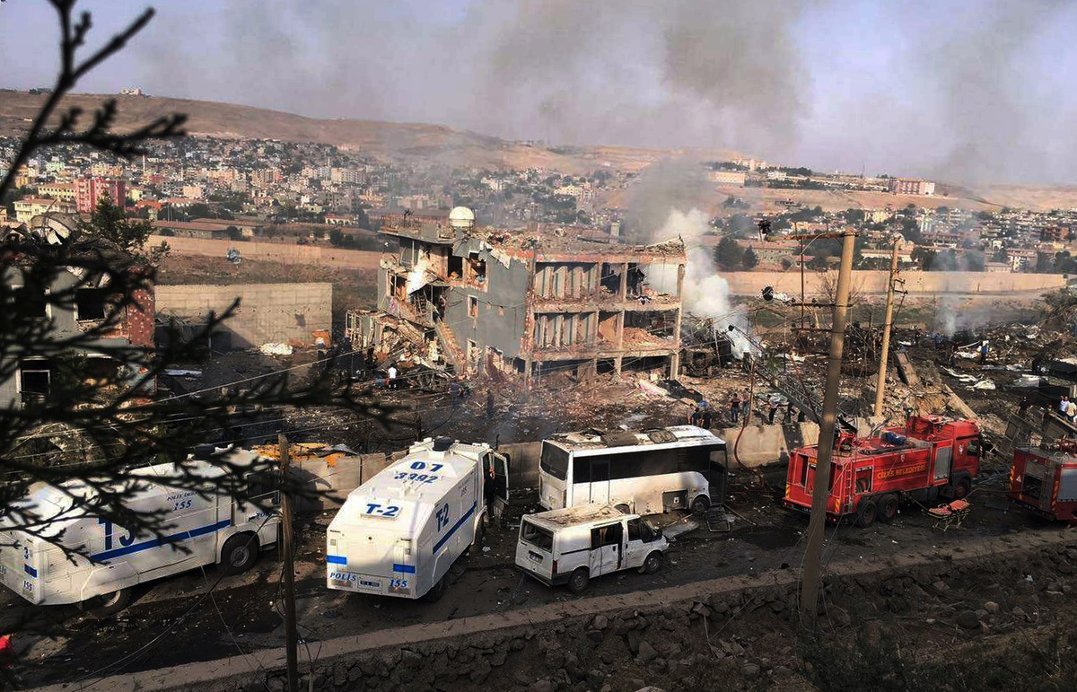 Το PKK ανέλαβε την ευθύνη για την πολύνεκρη έκρηξη στο Τσίζρε