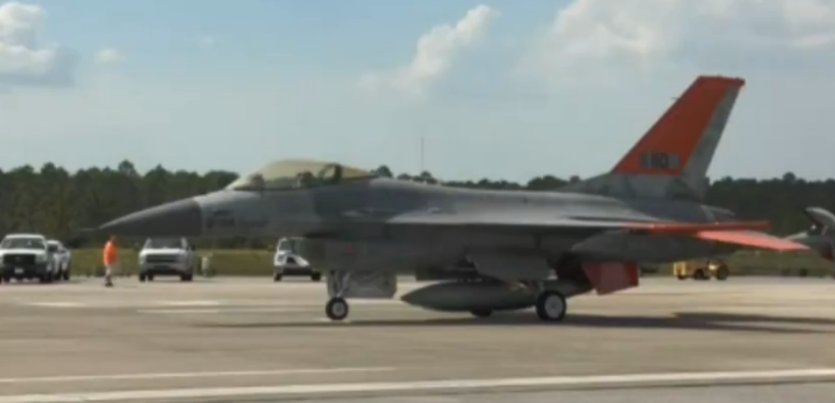 ΒΙΝΤΕΟ: Η πρώτη πτήση F16 χωρίς πιλότο!