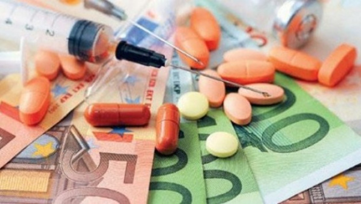“Κεραυνοί” ΠΑΣΟΚ κατά ΣΥΡΙΖΑ για τα φάρμακα: “Ευνοεί τα συμφέροντα πολυεθνικών”