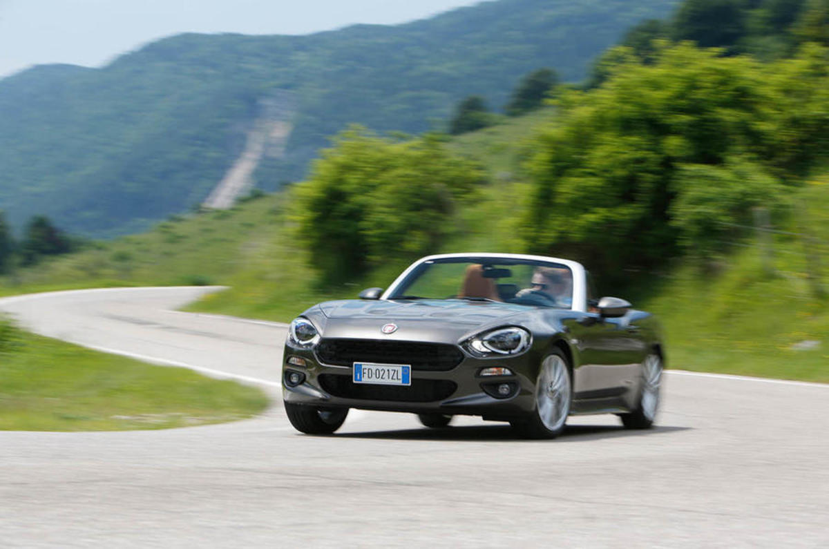 Δοκιμάζουμε στην Ιταλία το νέο FIAT 124 Spider