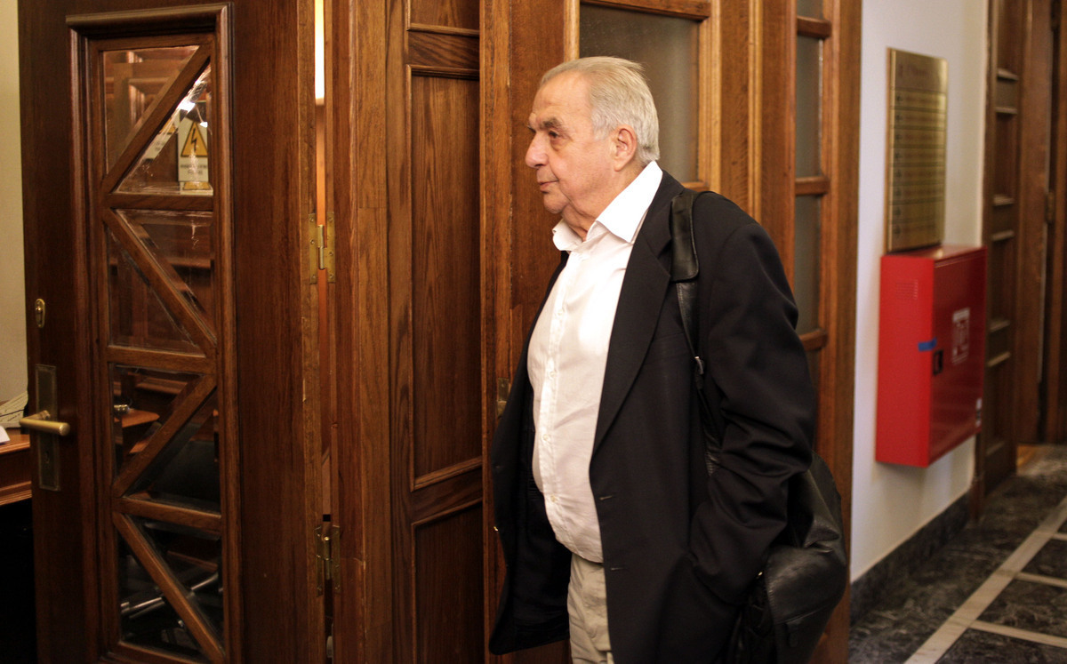Προειδοποίηση Φλαμπουράρη για εκλογές σε περίπτωση μεγάλων διαρροών στη Βουλή – Η περίεργη στροφή για το ελληνικό χρέος