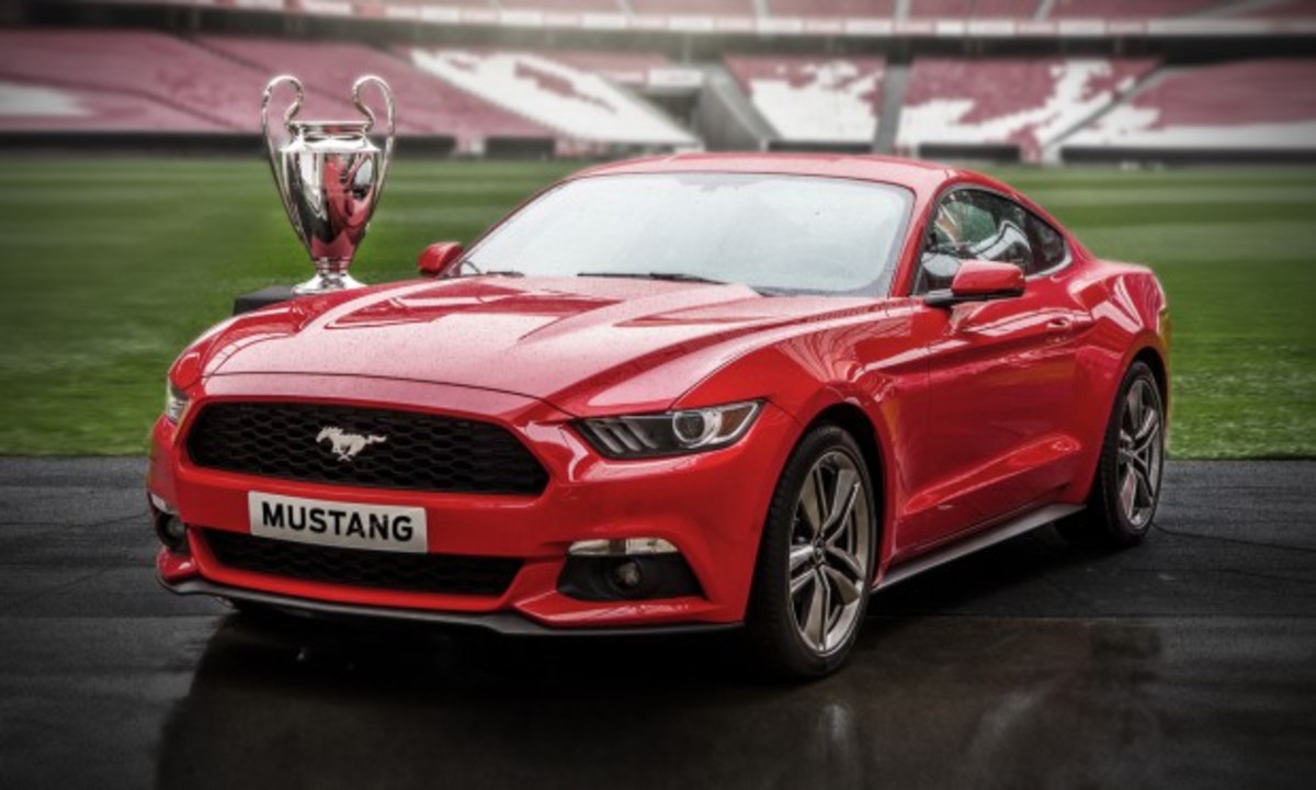 H νέα Ford Mustang πάει στον τελικό του Champions League (VIDEO)