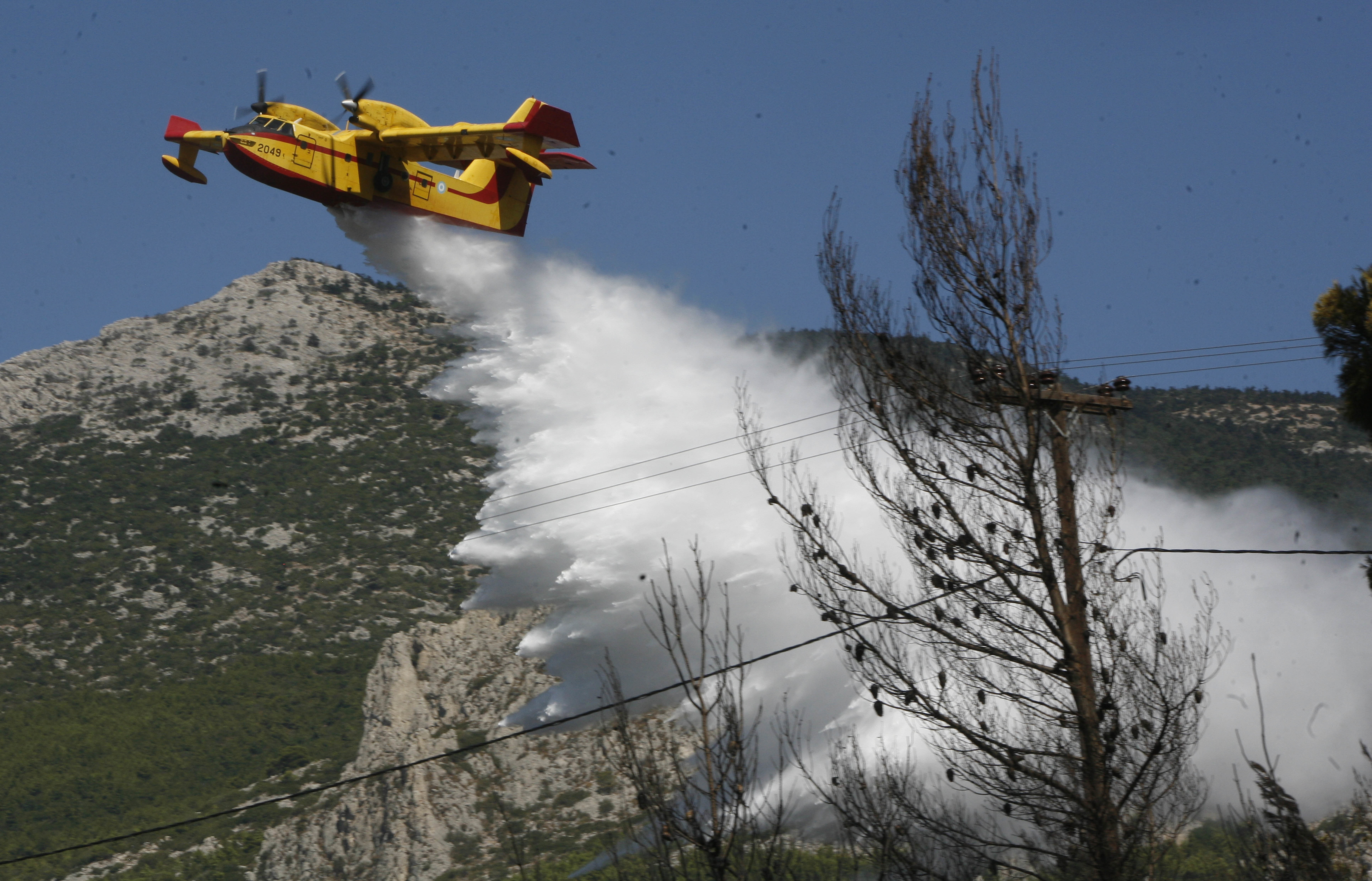 Τρία πυροσβεστικά αεροσκάφη μας έστειλαν οι Γάλλοι