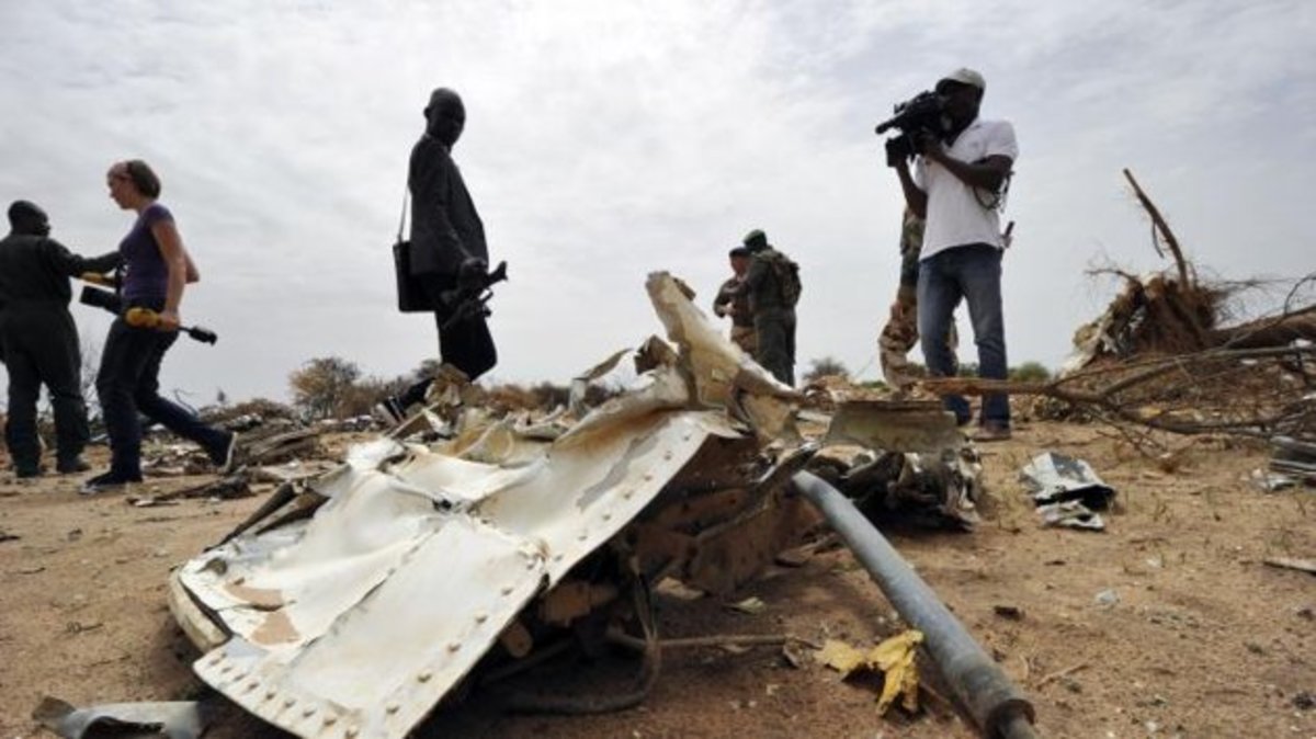 Air Algerie: Κρανίου τόπος! – Δεν μπορούν καν να αναγνωρίσουν τα πτώματα – Δεν αποκλείεται το σενάριο της τρομοκρατίας – Βρέθηκε το 2ο “μαύρο” κουτί