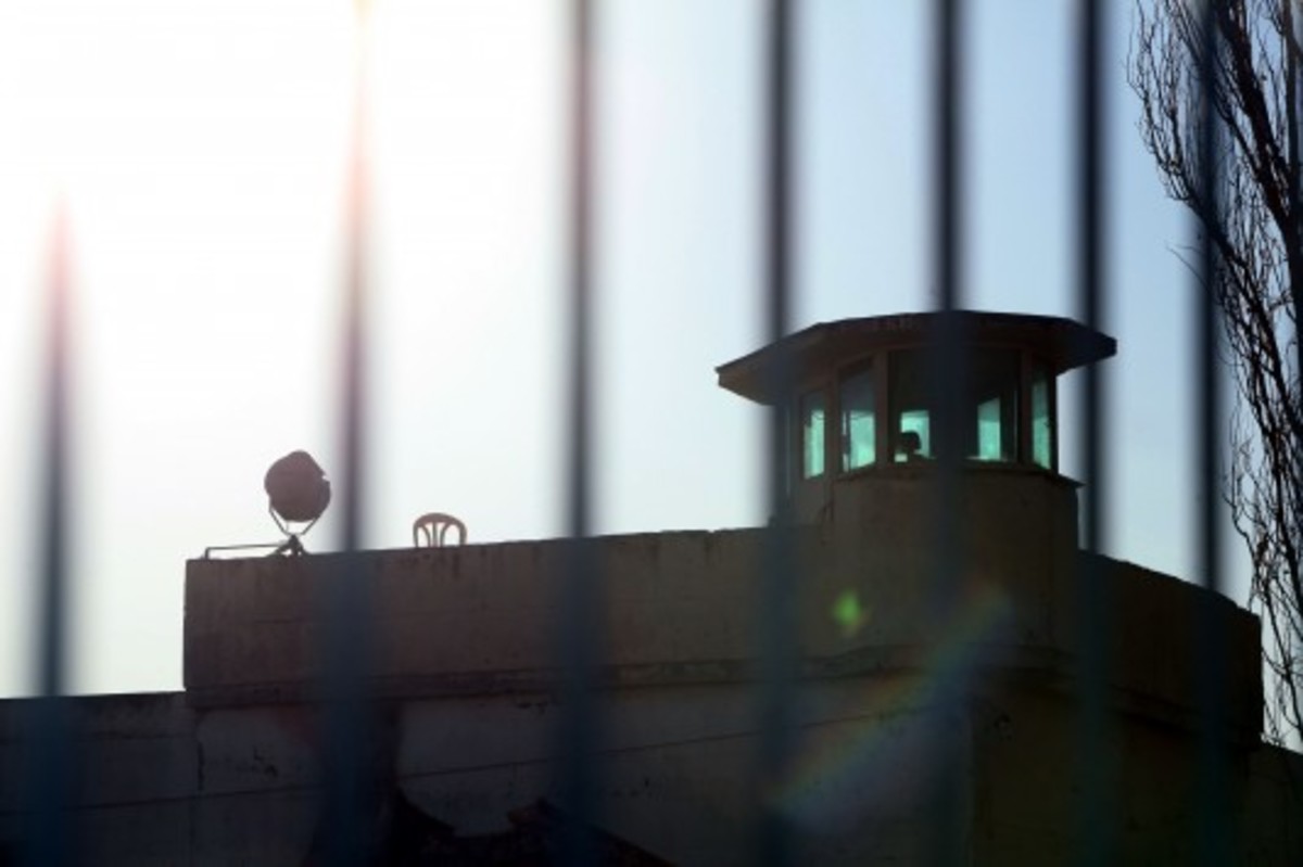 Σε τρεις μήνες το βραχιολάκι των κρατουμένων σε Αττική και Θεσσαλονίκη