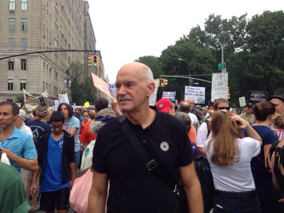 Ο Γιώργος Παπανδρέου… διαδηλωτής στη Νέα Υόρκη (ΦΩΤΟ)