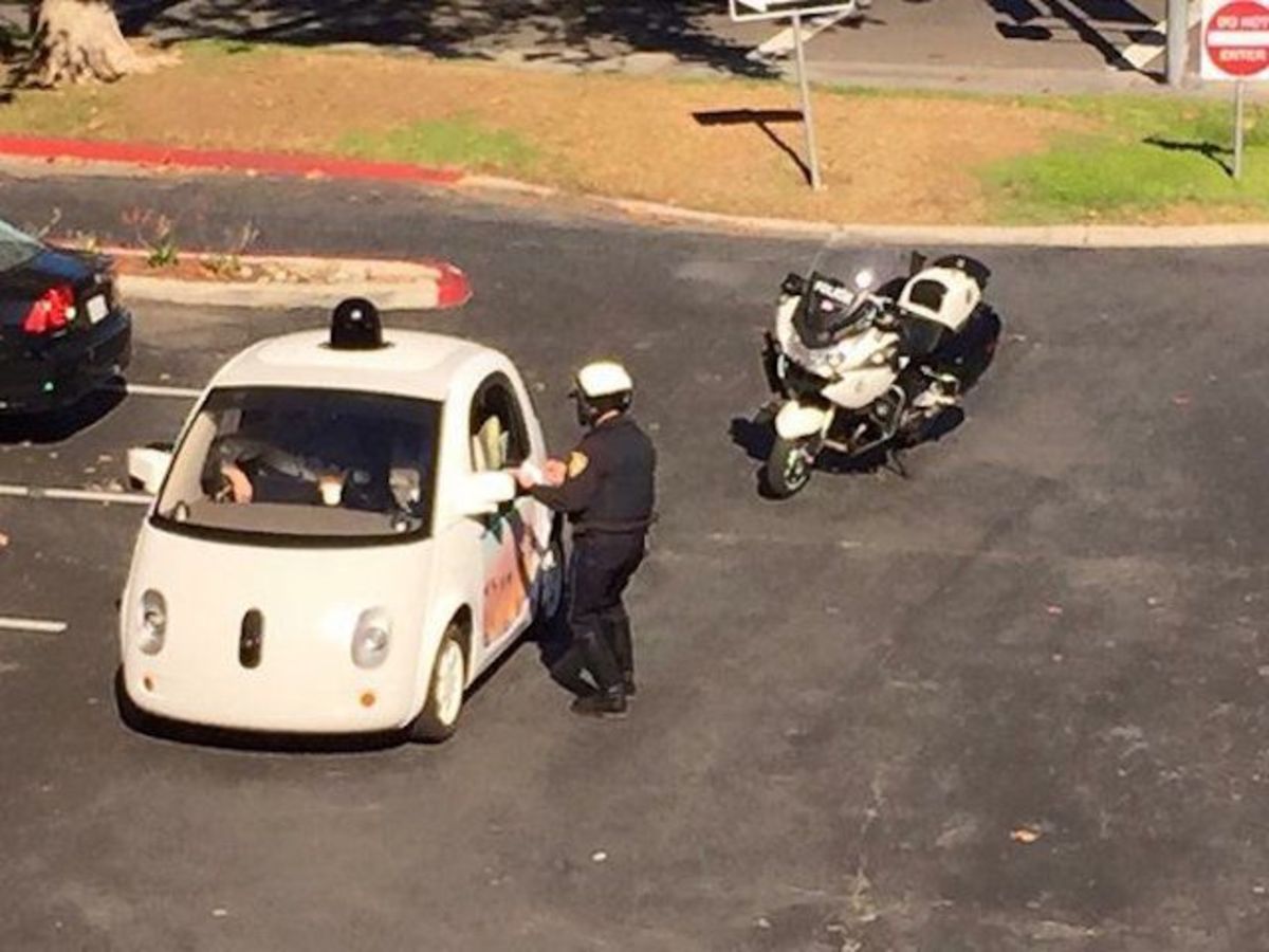 Αστυνομικός σταμάτησε το αυτοκίνητο της Google για υπερβολική… βραδύτητα!