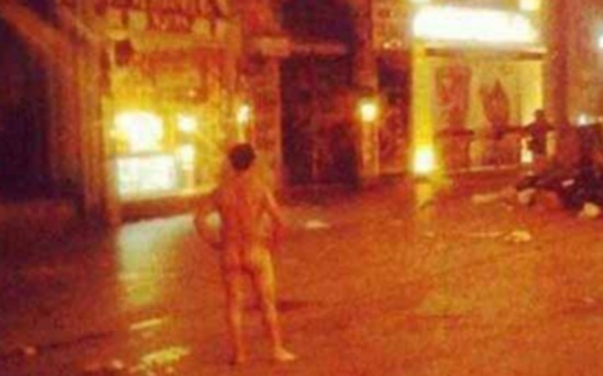 Γυμνός διαδηλωτής στην πλατεία Ταξίμ!