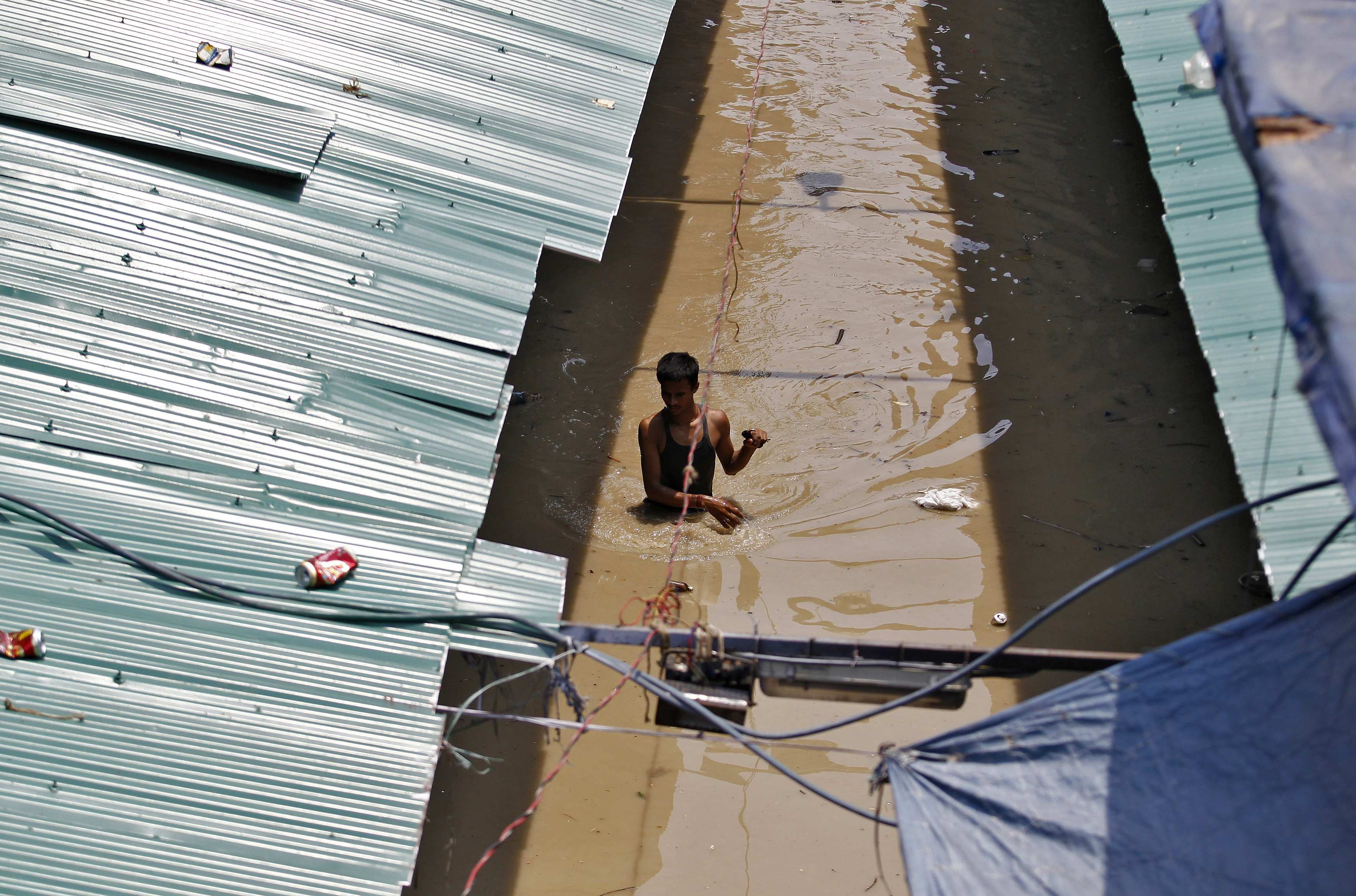 Ινδία: Ξεπέρασαν τους 570 οι νεκροί από τις πλημμύρες – Χιλιάδες αγνοούμενοι και παγιδευμένοι