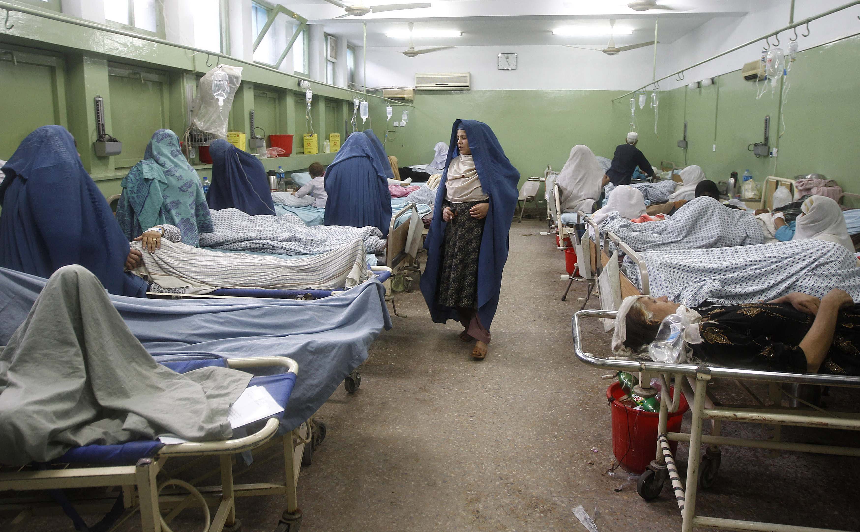 Τουλάχιστον 20 οι εγκλωβισμένοι ασθενείς στα συντρίμμια νοσοκομείου που κατέρρευσε