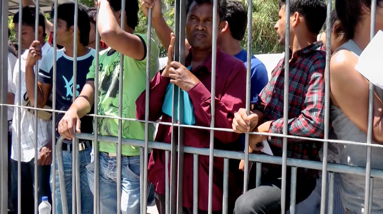 Ένα συγκλονιστικό ντοκιμαντέρ για τη βια που βιώνουν οι μετανάστες στην Ελλάδα (VIDEO)