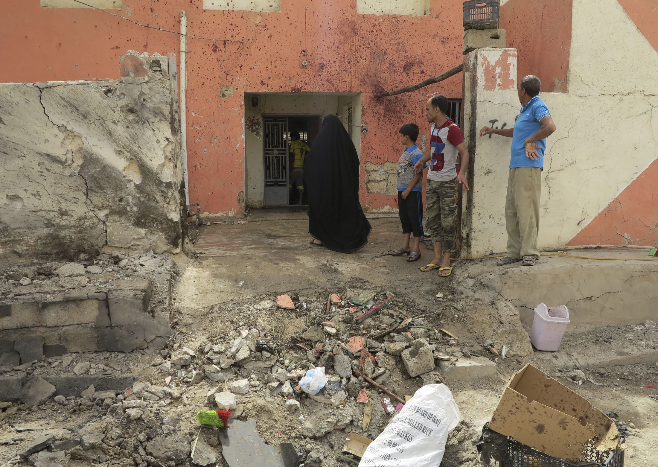 Καμικάζι “χτύπησε” σε τζαμί – 14 νεκροί, 32 τραυματίες