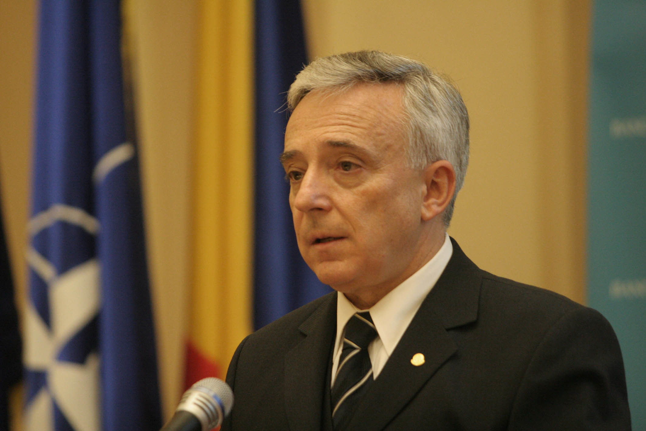 Ρουμανία: Υπέρ μιας νέας συμφωνίας με το ΔΝΤ ο διοικητής της Κεντρικής Τράπεζας