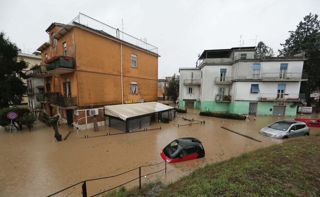 Παρέλυσε η Ιταλία από τις σφοδρές καταιγίδες (ΦΩΤΟ και VIDEO)