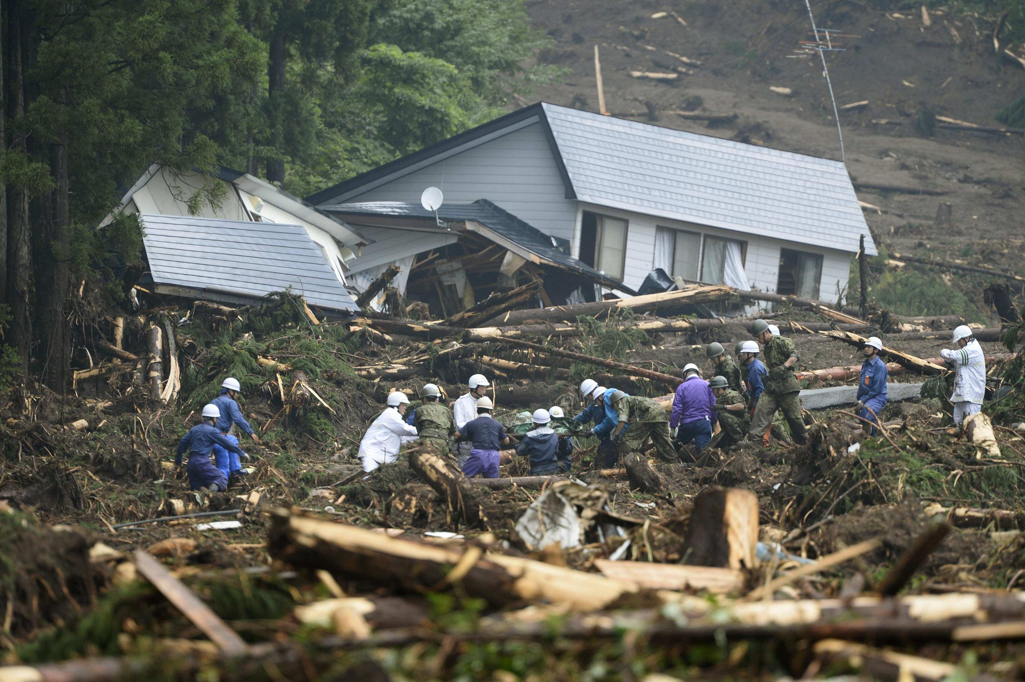 Σπίτια κατέρρευσαν απο τις ισχυρότατες βροχοπτώσεις. ΦΩΤΟ REUTERS