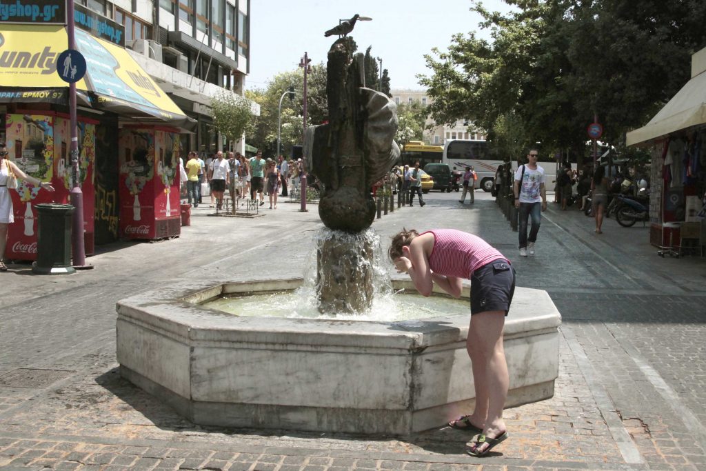 Ποιοι κλιματιζόμενοι χώροι θα είναι ανοιχτοί σε Αθήνα – Πειραιά