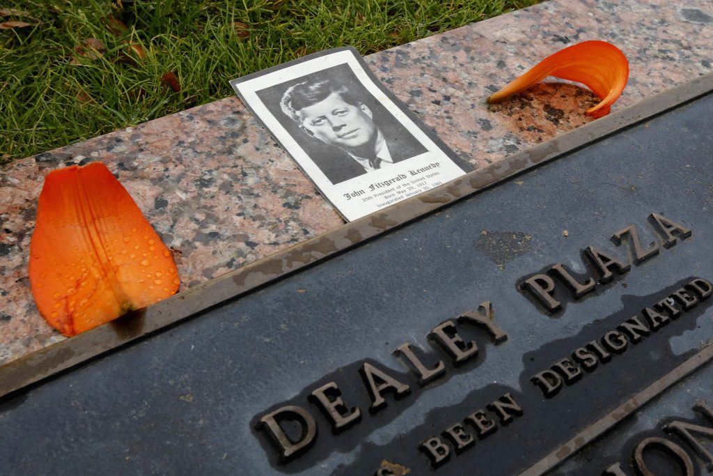 Μεσίστιες σημαίες και τελετές μνήμης στις ΗΠΑ για την 50ή επέτειο της δολοφονίας του Τζον Κένεντι