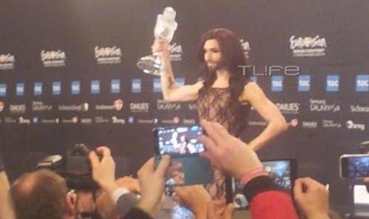 Tι έκανε η Conchita Wurst λίγο μετά τη νίκη της στη Eurovision; Φωτογραφίες