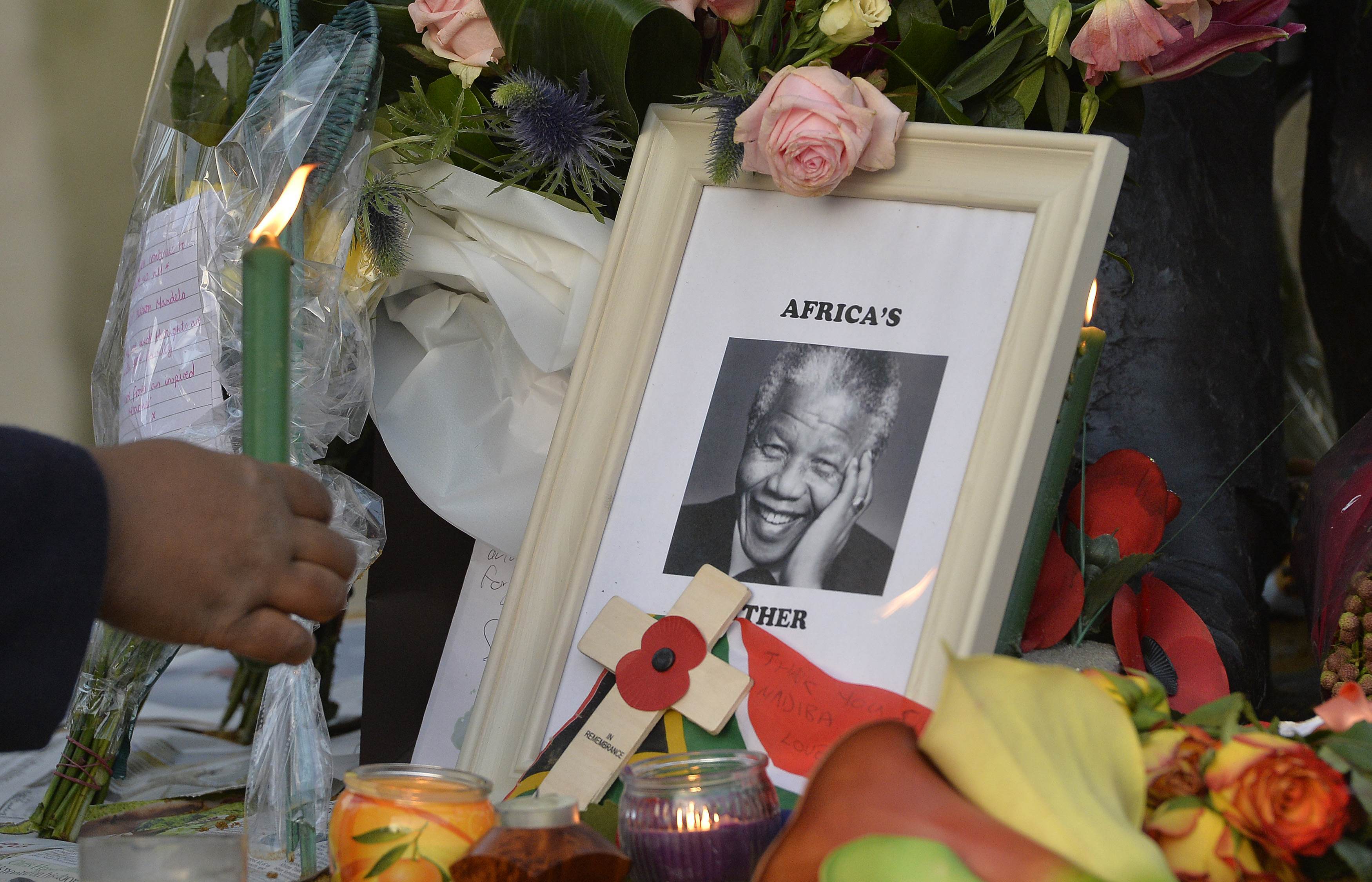 Τα σχόλια των κομμάτων για τον Μαντέλα: Χάθηκε ένα παγκόσμιο σύμβολο κατά του ρατσισμού