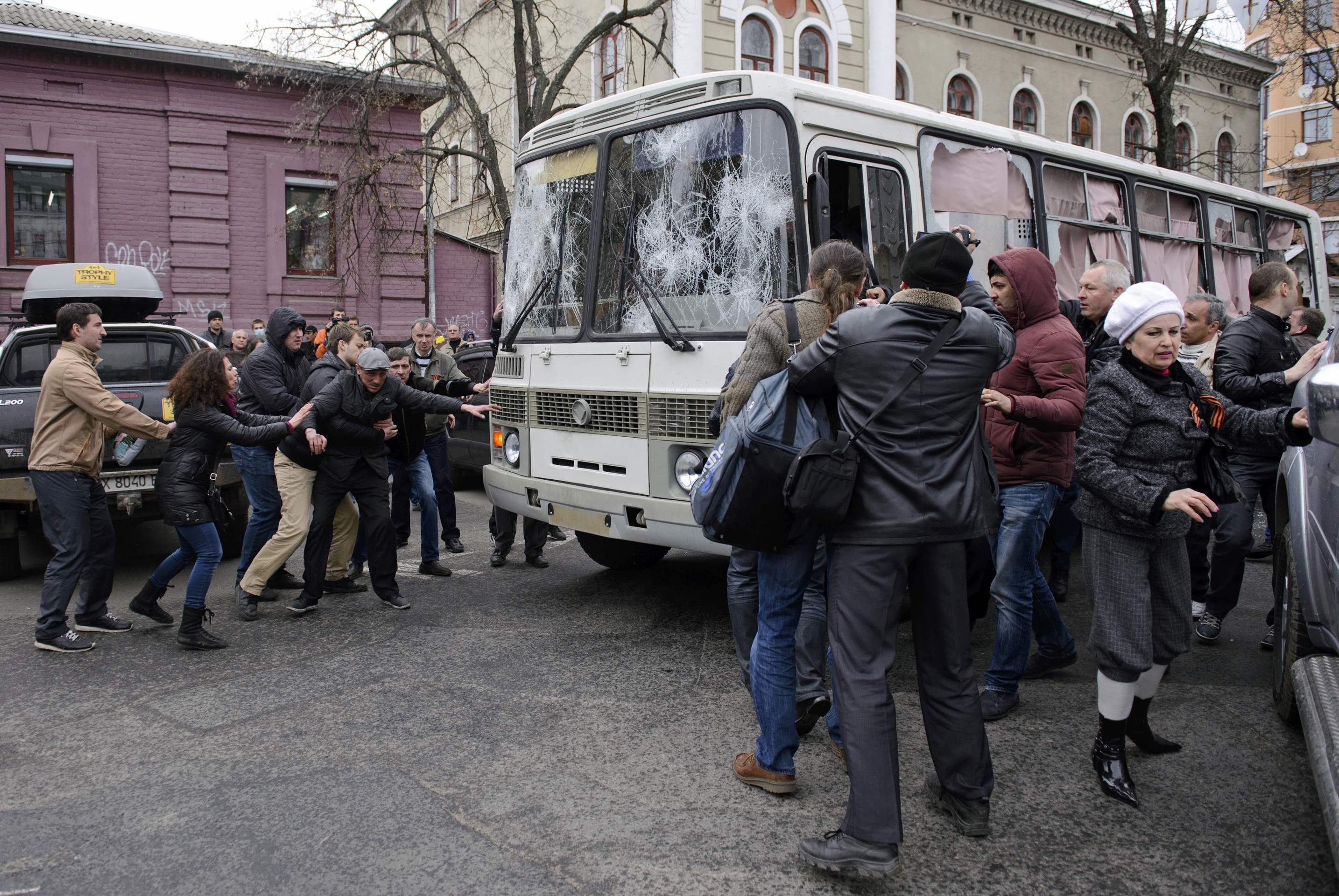 Ουκρανία: Νέα επεισόδια στο Χάρκοβο – Ρωσόφιλοι εναντίον αστυνομικών