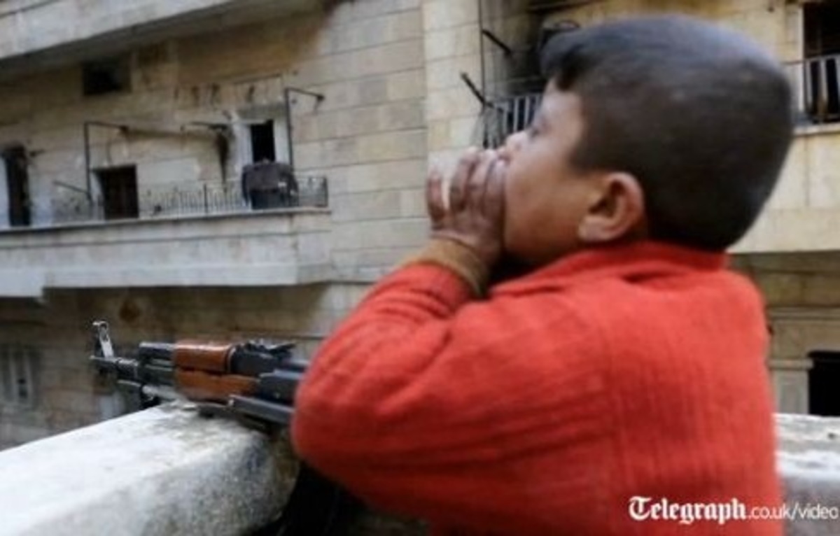 8 χρονών παιδί στις μάχες της Συρίας – ΒΙΝΤΕΟ που σοκάρει!