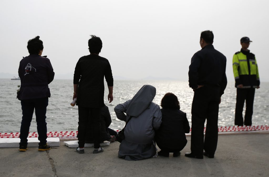 Ν.Κορέα: 87 νεκροί και 215 αγνοούμενοι στο ναυάγιο – Οι ΗΠΑ στέλνουν βοήθεια