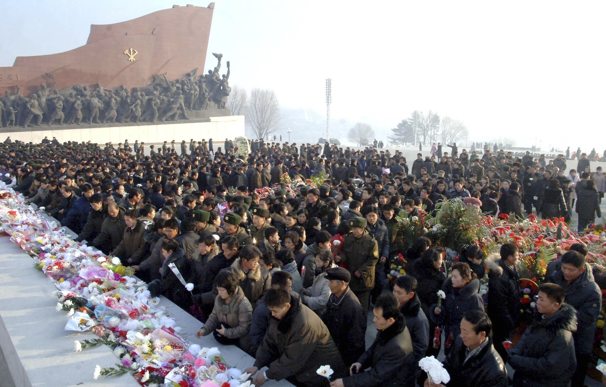 Βόρεια Κορέα: Από την εκτέλεση στην… παρέλαση για την επέτειο θανάτου του Κιμ Γιονγκ Ιλ (ΦΩΤΟ, VIDEO)