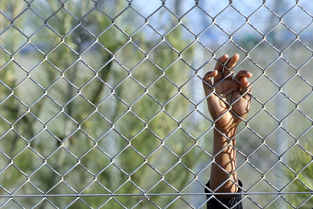 Απέδρασαν τρεις από το κέντρο κράτησης μεταναστών Κορίνθου