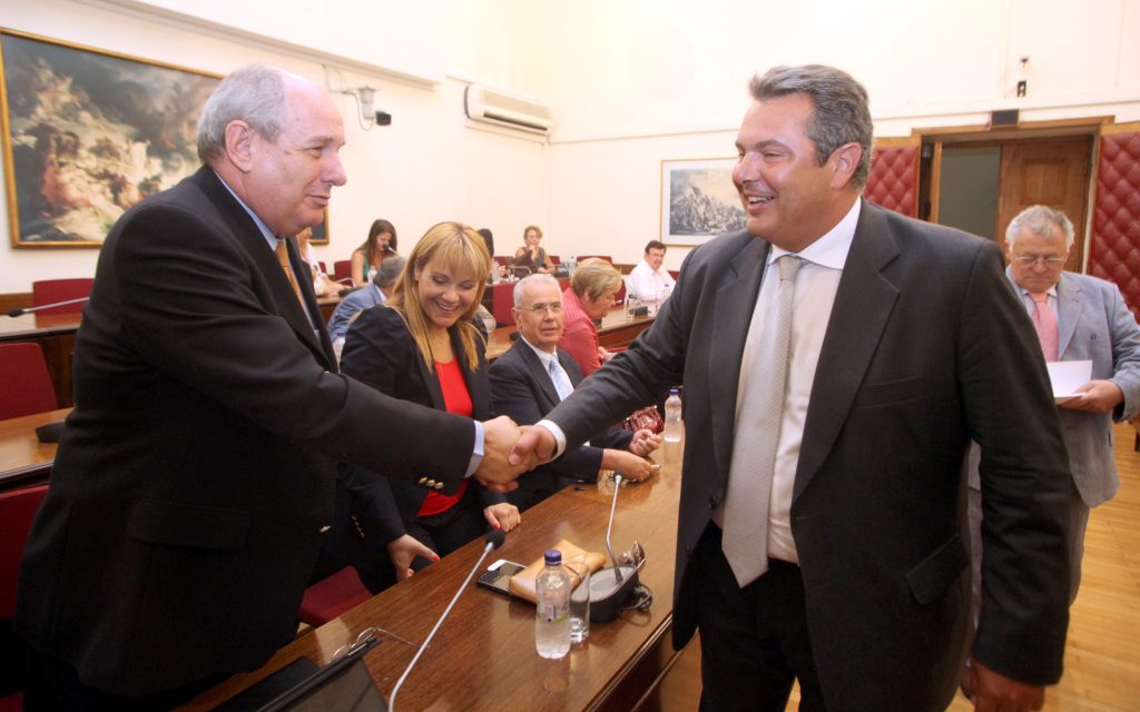 Νέο πολιτικό θρίλερ στους Ανεξάρτητους Έλληνες – Παραιτήθηκε από κοινοβουλευτικός εκπρόσωπος ο Τέρενς Κουίκ