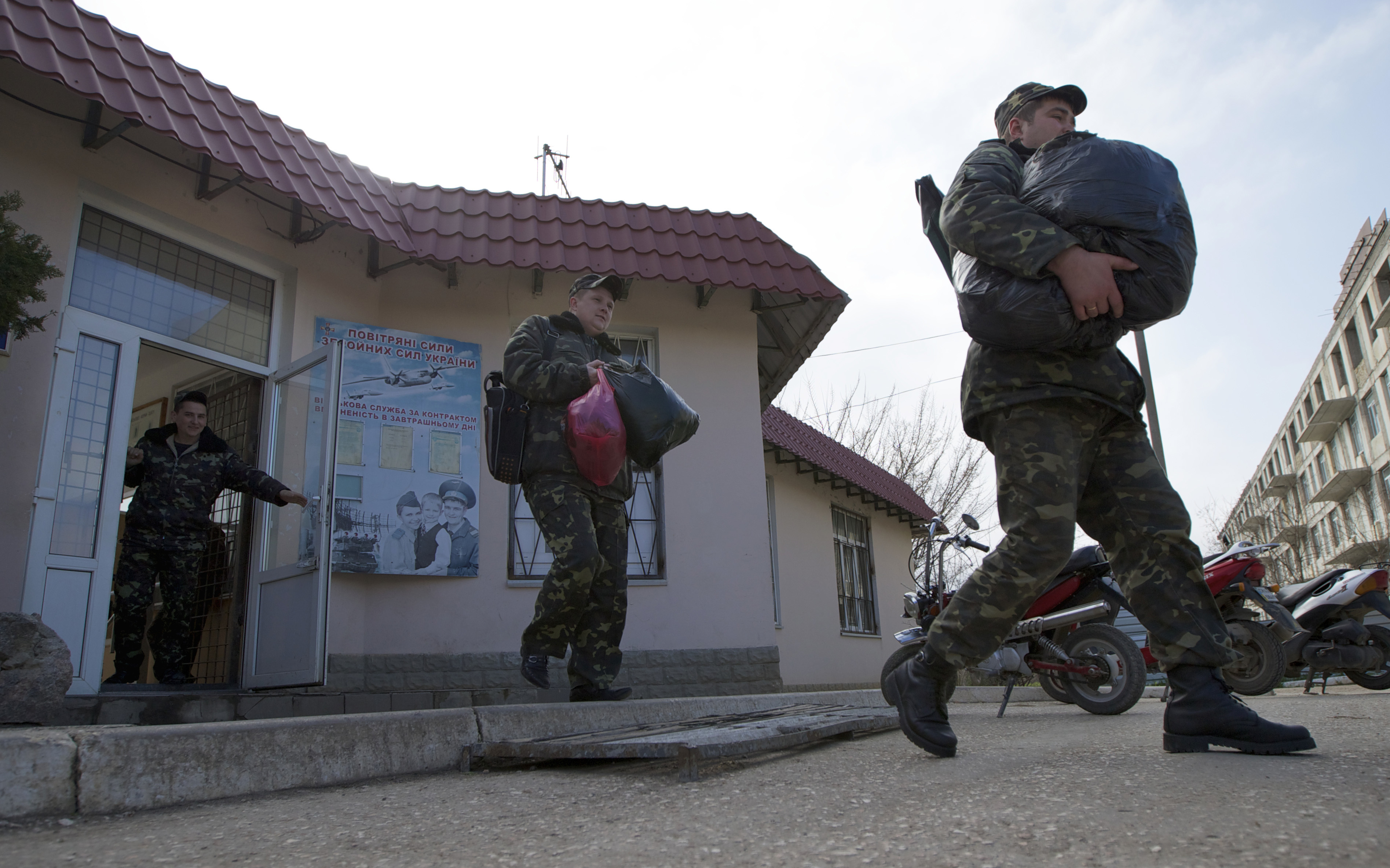 Αγριεύει ο “πόλεμος” για την Ουκρανία – Νέες κυρώσεις από Ομπάμα και άμεση απάντηση από τη Ρωσία
