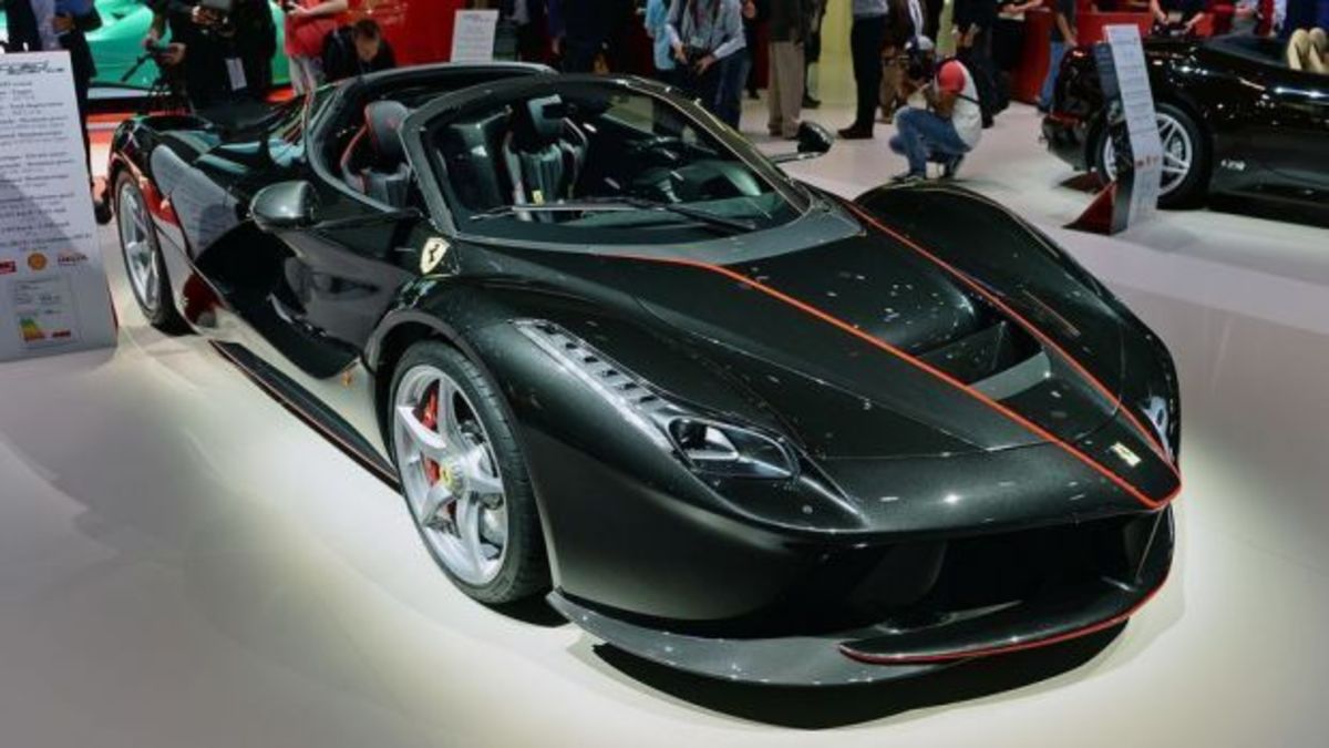 Στα 209 θα σταματήσει το «κοντέρ» για τη LaFerrari Aperta