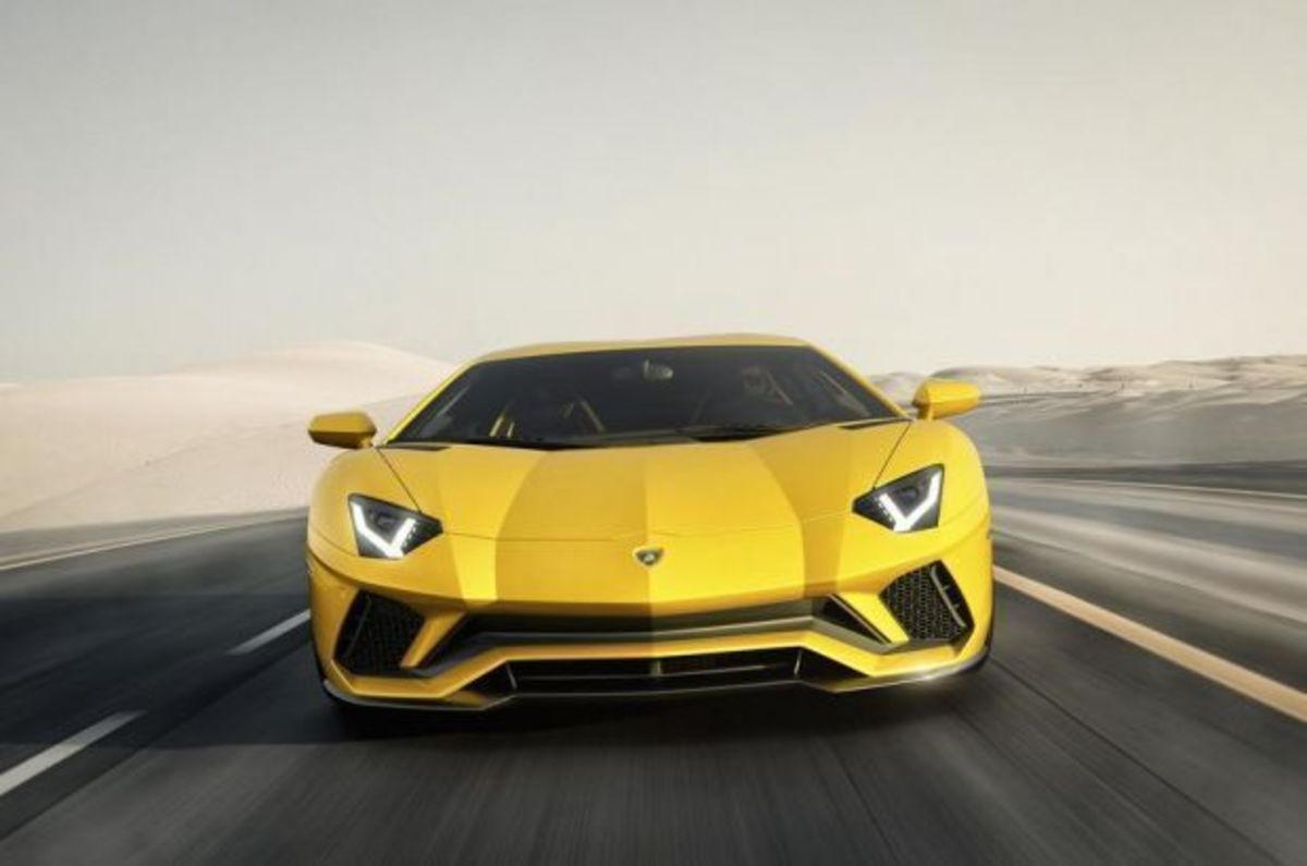 H νέα Lamborghini Aventador S θα σε κάνει να πιστέψεις στον Άι Βασίλη! [pics]