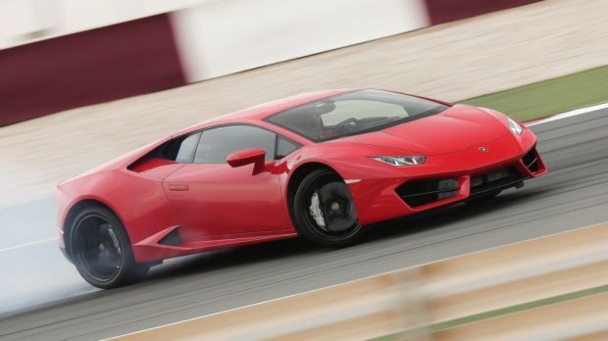 Ευχές από τη Lamborghini, με ανασκόπηση του 2015 (VIDEO)