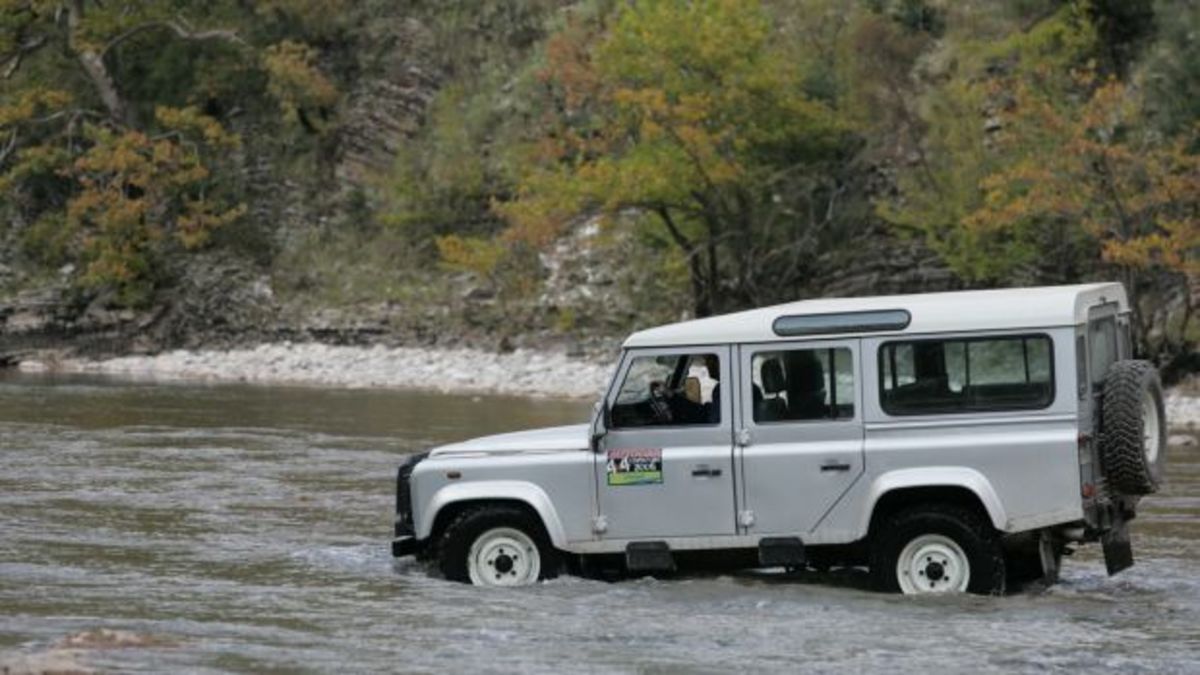 Land Rover Defender: 70 χρόνια λάσπη, πέτρες και γκλαμουριά