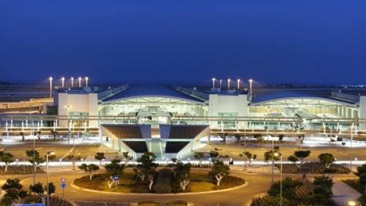 ΔΗΣΥ: Ονομάστε το αεροδρόμιο της Λάρνακας «Γλαύκος Κληρίδης»