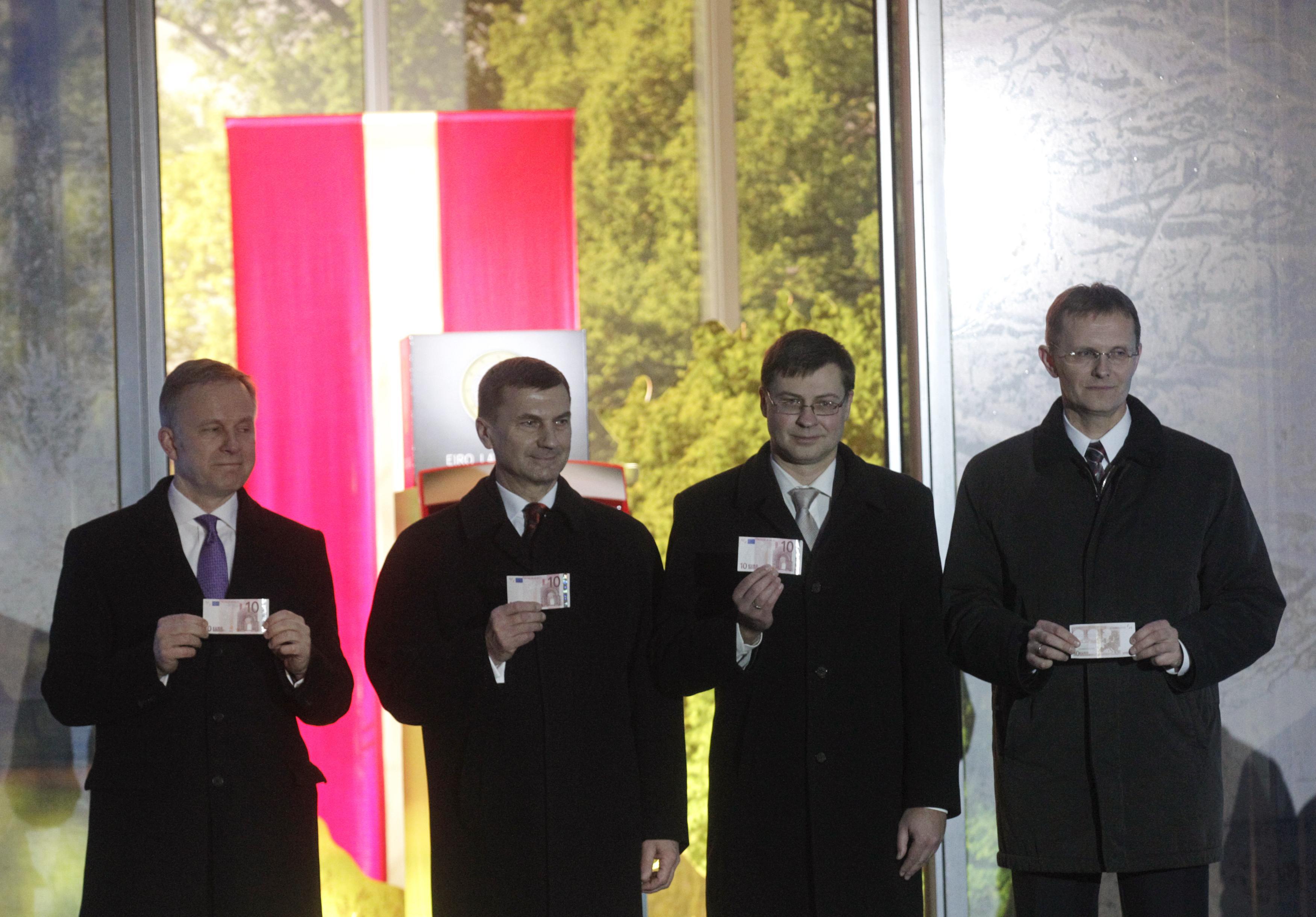Η Λετονία επισήμως στην οικογένεια του ευρώ