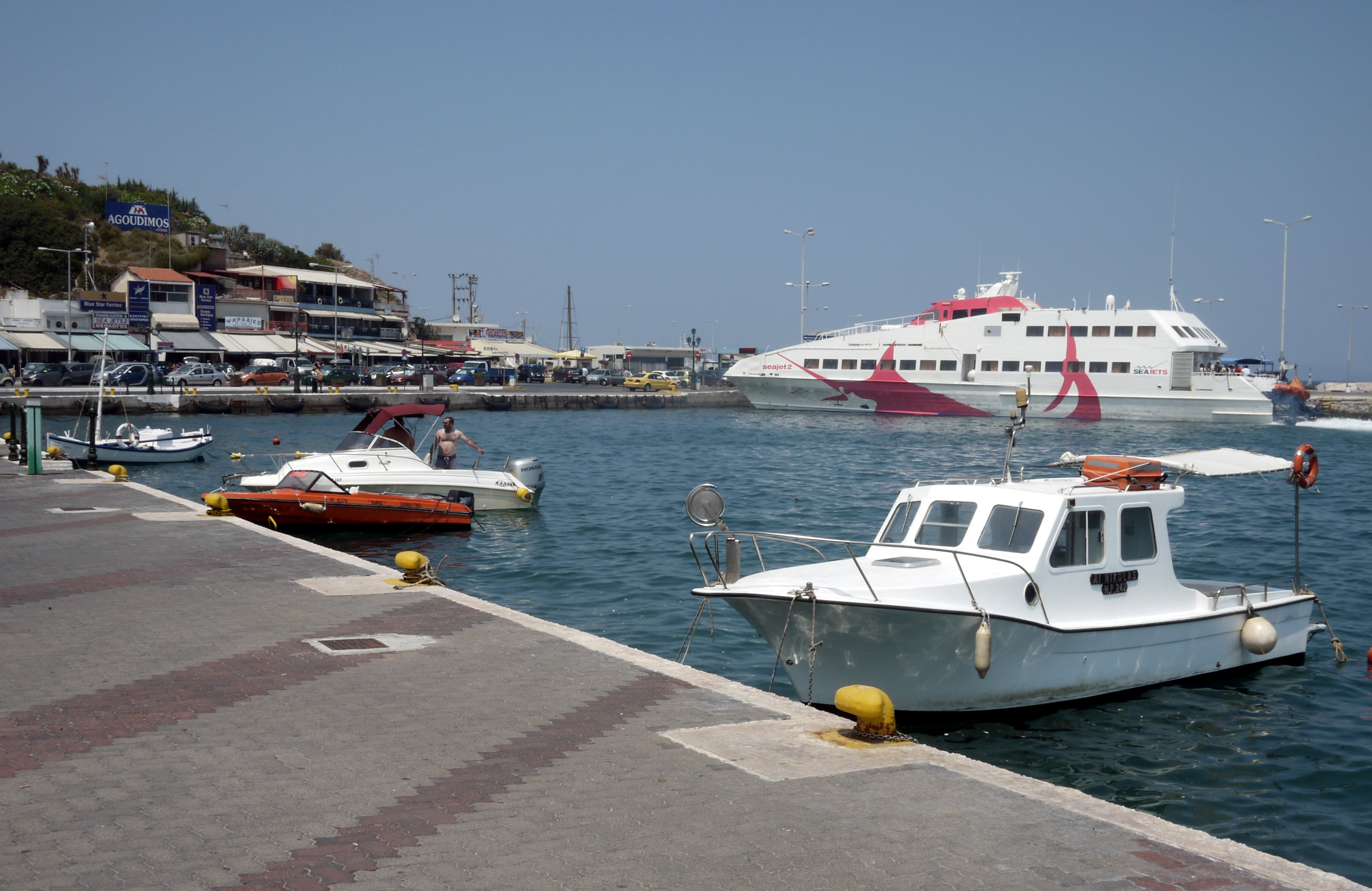 Αθώοι οι δυο ναυτικοί που κατηγορούνταν για παρεμπόδιση συγκοινωνιών στο λιμάνι της Ραφήνας, στις κινητοποιήσεις
