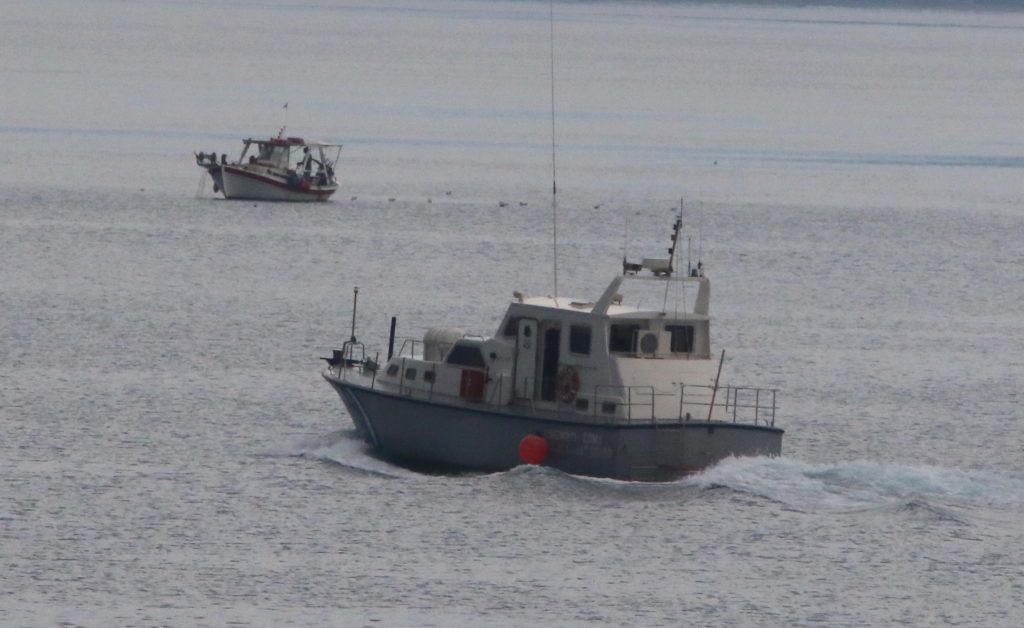 Θρίλερ με σκάφος που μετέφερε παράνομους μετανάστες – Διασώθηκαν 15, τέσσερις αγνοούνται