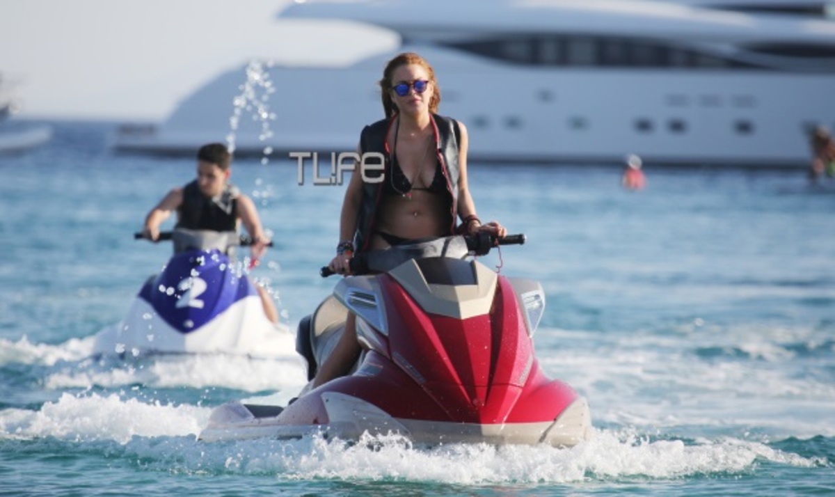 Lindsay Lohan: Νέες φωτογραφίες από το ξεσάλωμά της στην Ελλάδα!