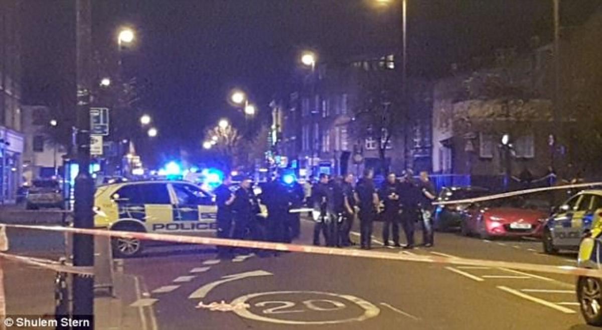 Έπεσαν με το αυτοκίνητο πάνω σε πεζούς – Σκηνές τρόμου στο Λονδίνο [pics, vids]