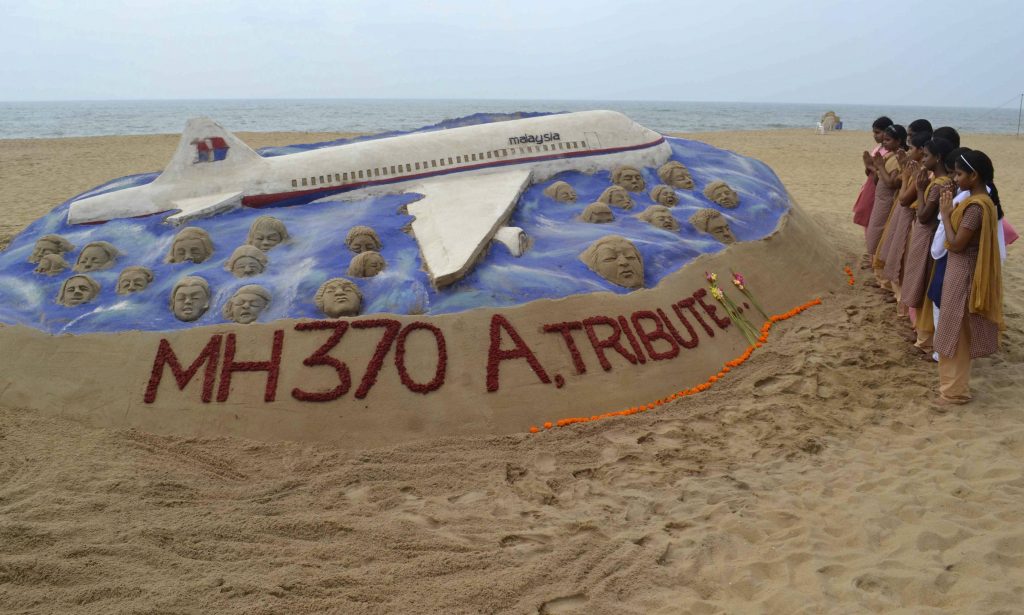 Μalaysia Airlines: Βρίσκουν κομμάτι κομμάτι το εξαφανισμένο Boeing; Νέες φωτογραφίες από δορυφόρους δείχνουν 122 αντικείμενα