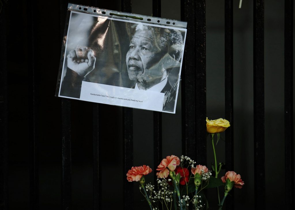 Συλλυπητήρια από όλη την Ευρώπη: “Ο Νέλσον Μαντέλα άλλαξε τον ρου της ιστορίας…”