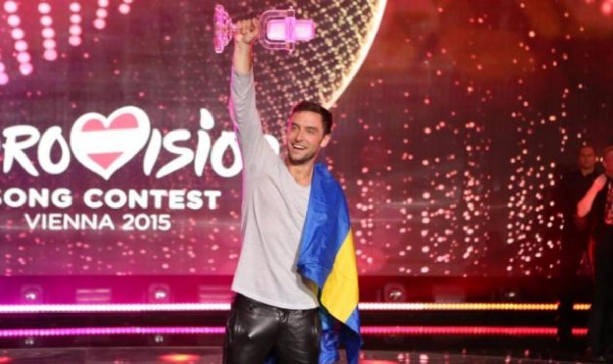 Eurovision 2015: Γιατί εμφανίστηκε με πατερίτσα ο νικητής από τη Σουηδία;