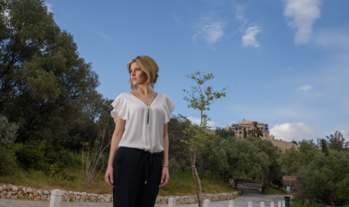 Eurovision 2015: Η Μαρία Έλενα Κυριάκου ποζάρει με θέα την Ακρόπολη!
