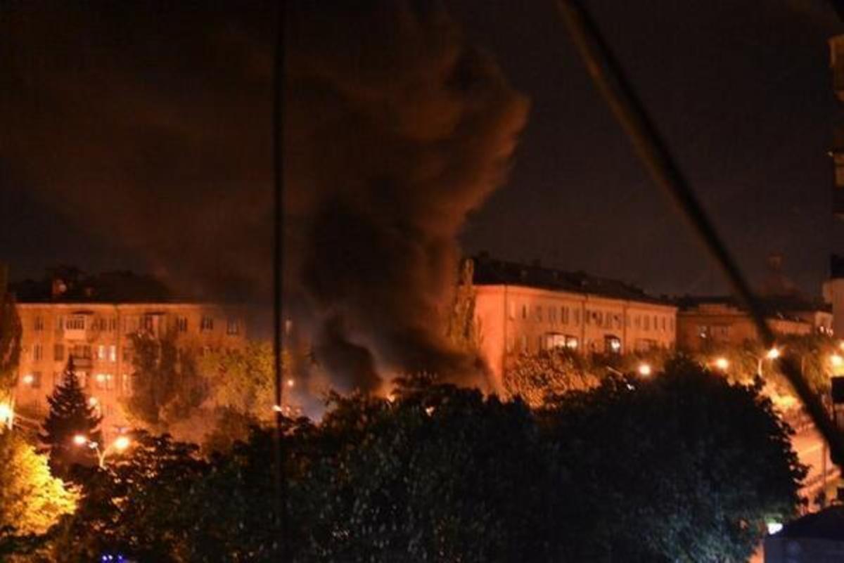 Νύχτα κόλαση στην Ουκρανία! – Επέμβαση του στρατού σε Μαριούπολη, Ντόνετσκ που έχουν καταληφθεί από φιλορώσους – Φωτιές και πυροβολισμοί στους δρόμους