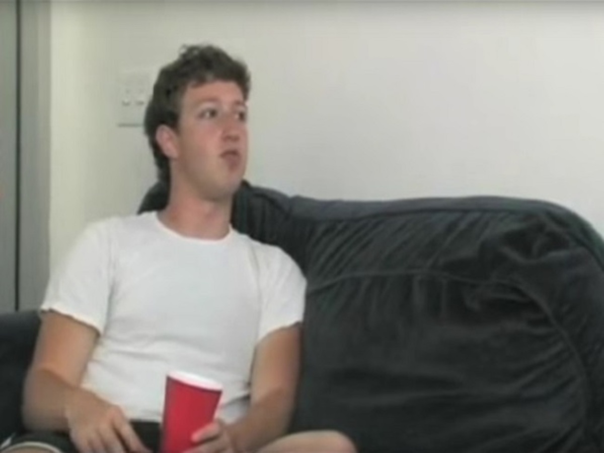 Όταν δεν τον ήξερε κανείς! Δείτε πώς ήταν ο ιδρυτής του Facebook το 2005 – ΒΙΝΤΕΟ
