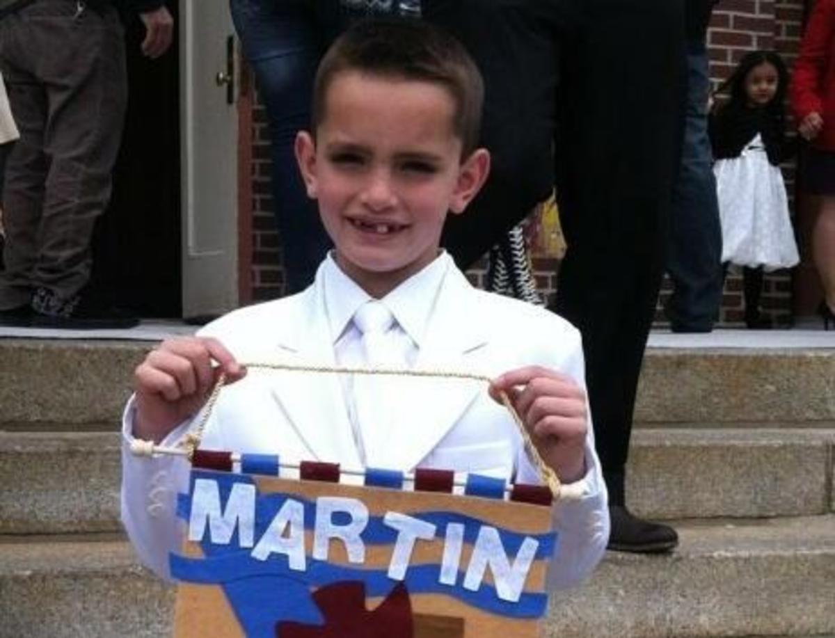 Θρήνος έξω από το σπίτι του 8χρονου Μάρτιν που σκοτώθηκε στην Βοστόνη! – ΦΩΤΟ